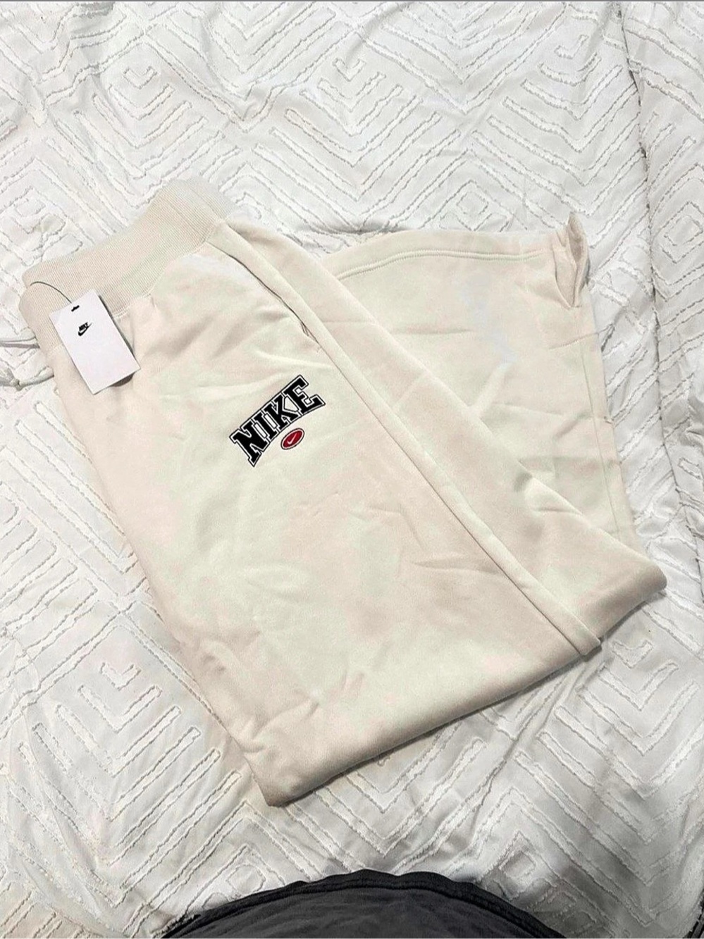 Nike Cream Sweatpants Size XL NWT